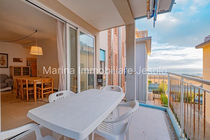 Appartamento con 5 locali in vendita in Via Padova, Jesolo