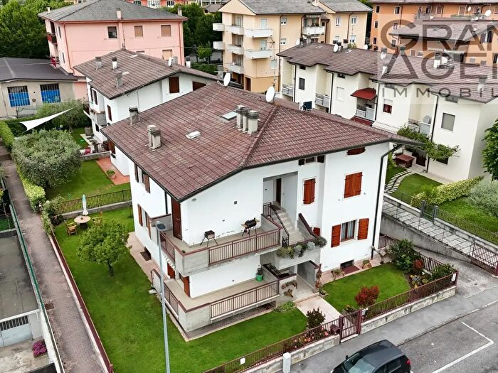 Appartamento con 5 locali in vendita in Via Enrico da Porto, Grezzana