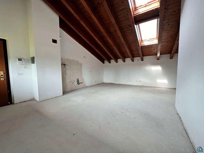 Appartamento quadrilocale in vendita in Via Europa, Turbigo