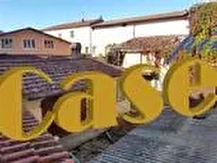 Casa con 12 locali in vendita in Camaiore
