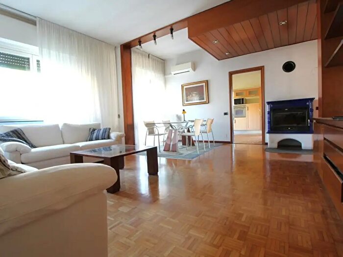 Appartamento trilocale in vendita in Via Magenta, Veduggio Con Colzano