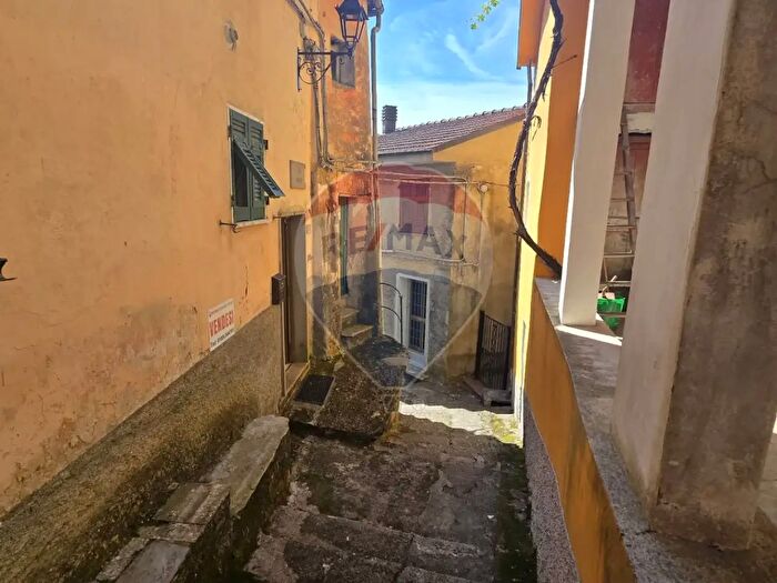 Appartamento con 6 locali in vendita in Borghetto Di Vara
