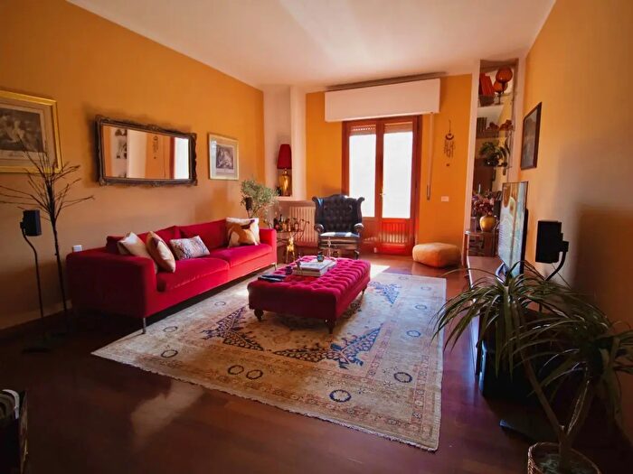 Appartamento con 6 locali in vendita in Via Argonne, Prato