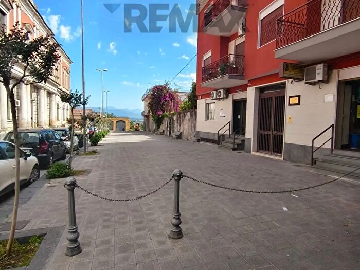 Appartamento con 5 locali in vendita in Piazza Macarione, Giarre