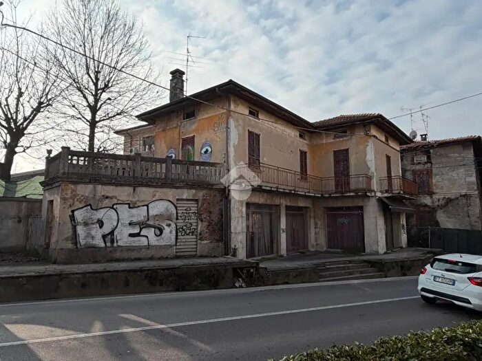 Casa con 8 locali in vendita in Via Marconi Guglielmo, Palazzolo SullOglio
