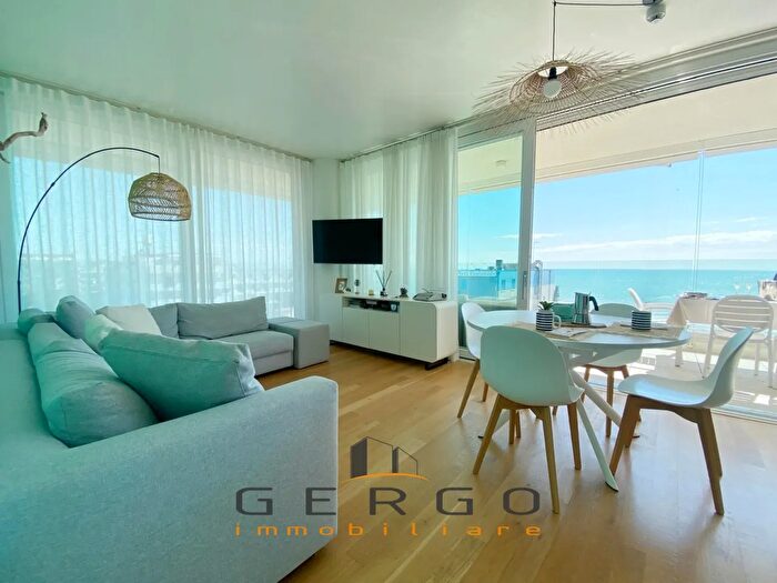 Appartamento quadrilocale in vendita in Via Andrea Bafile, Jesolo