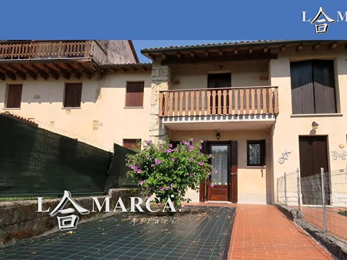 Casa con 5 locali in vendita in Castelcucco