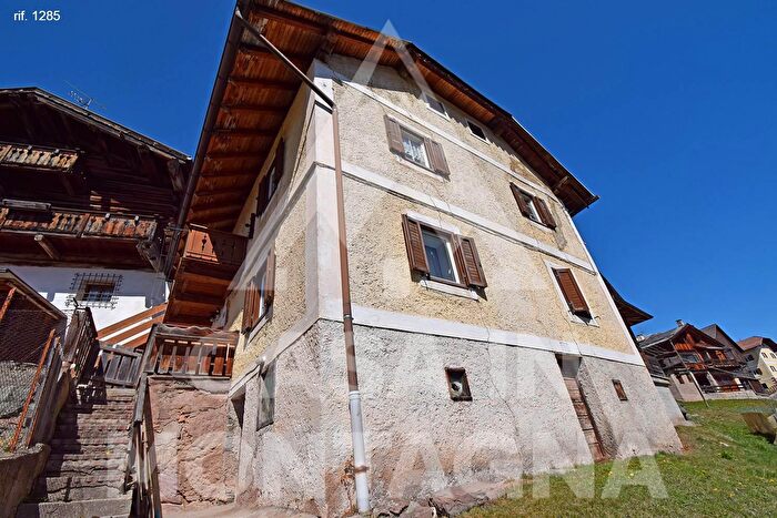 Casa con 10 locali in vendita in San Giovanni di Fassa