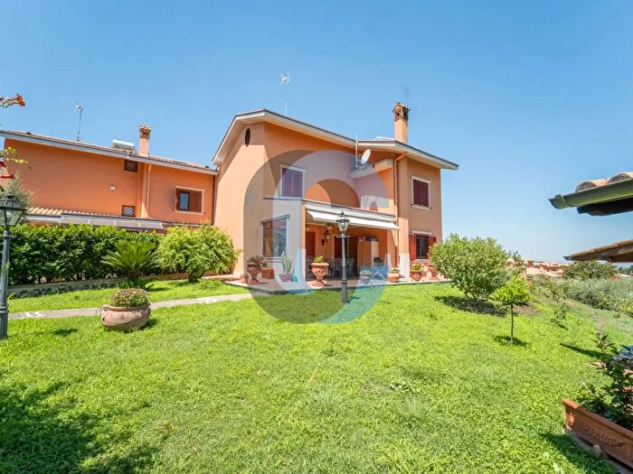 Casa con 8 locali in vendita in Via di Grotte Maria, Frascati