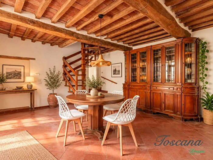 Appartamento trilocale in vendita in Via Cavour, Castelnuovo di Val di Cecina
