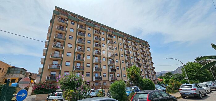 Appartamento con 5 locali in vendita in Via Epifanio Vincenzo, Palermo