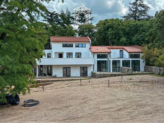 Appartamento trilocale in vendita in Via del Sabotino, Trieste