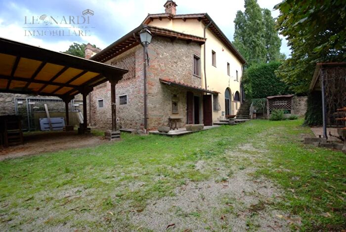 Casa con 11 locali in vendita in Sansepolcro