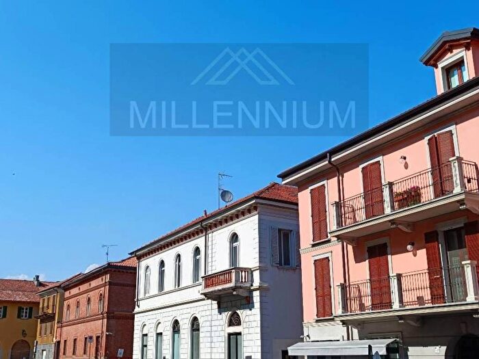 Casa quadrilocale in affitto in Via corso cavour, Centro, Arona