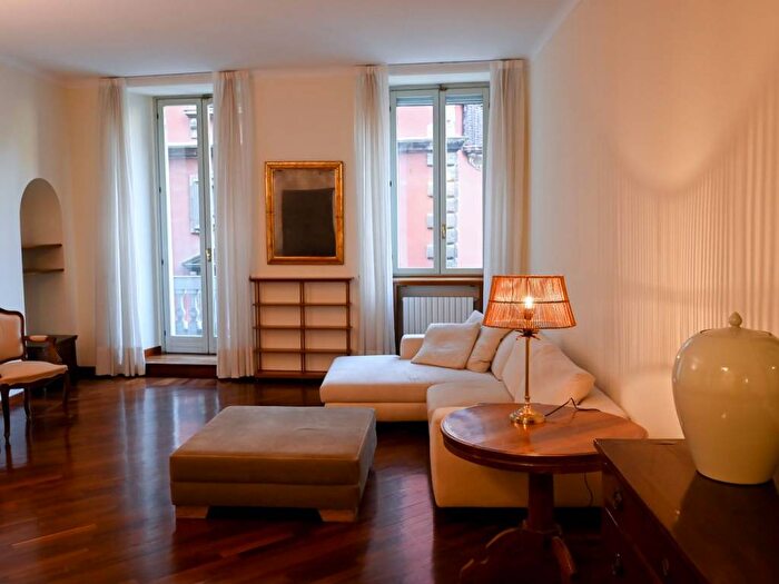 Appartamento quadrilocale in affitto in Via Lanzone, SantAmbrogio, Milano