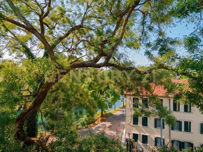 Appartamento con 5 locali in vendita in Via Lorenzo Lotto, Treviso