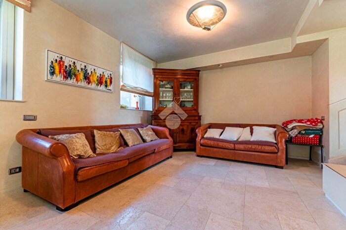 Casa con 8 locali in vendita in Cascina Larga, Costa Di Mezzate