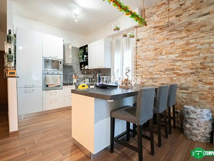 Appartamento trilocale in vendita in Via Conte Paolo Taverna, Triuggio