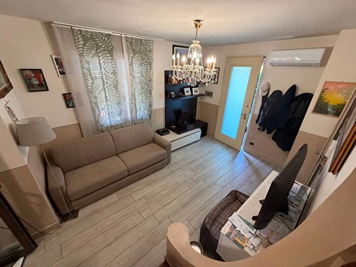 Casa con 7 locali in vendita in Via Butterfly, Viareggio