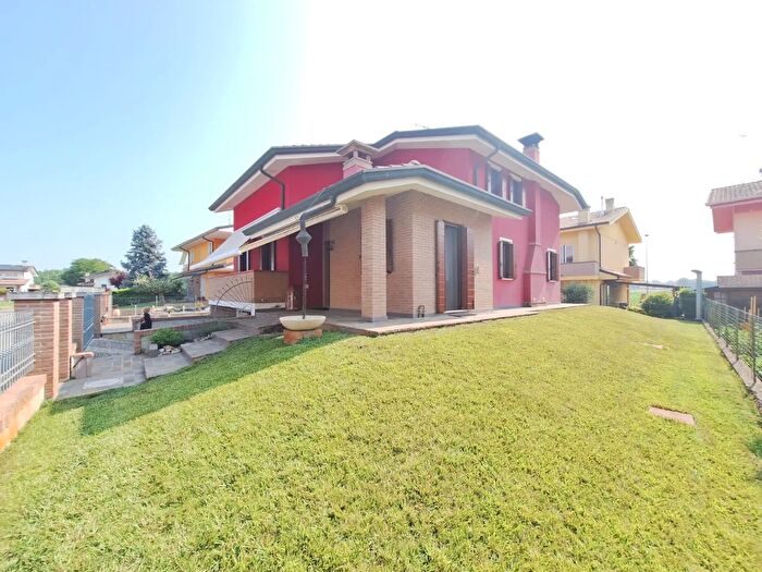 Casa con 6 locali in vendita in Via Bologna, Ceregnano