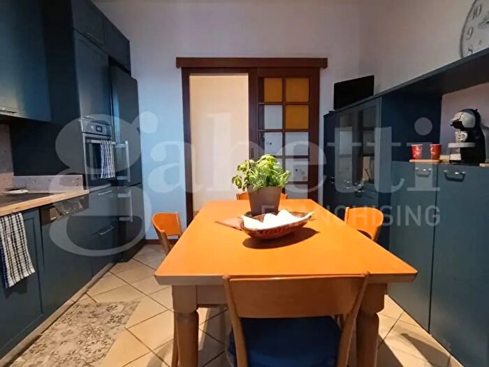 Appartamento quadrilocale in vendita in Via Sapri, Milano