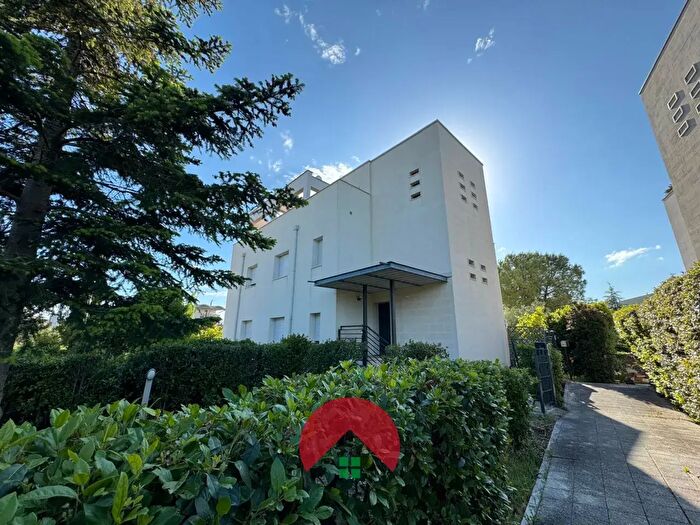 Casa con 5 locali in vendita in Viale Sandro Botticelli, Matera