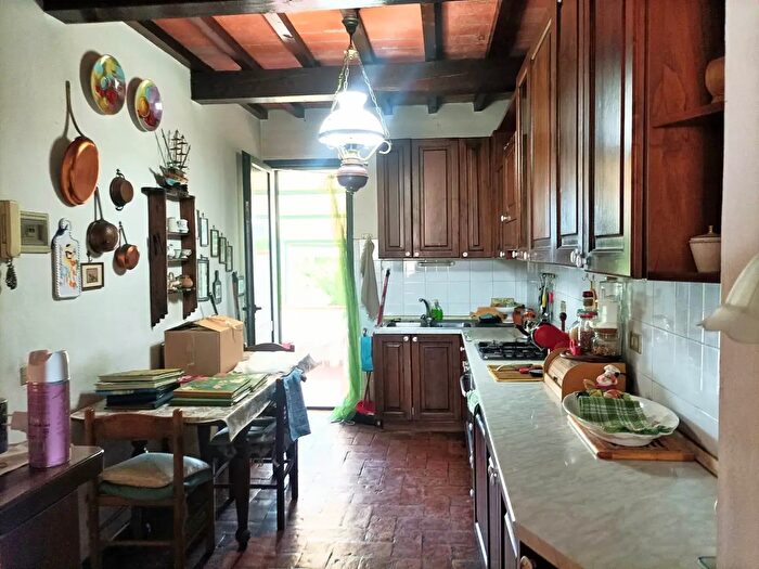 Casa con 8 locali in vendita in Empoli