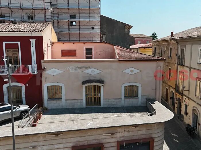 Casa con 5 locali in vendita in Piazza Umberto Snc, Montesarchio