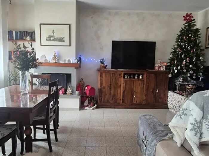 Appartamento con 5 locali in vendita in Bucine