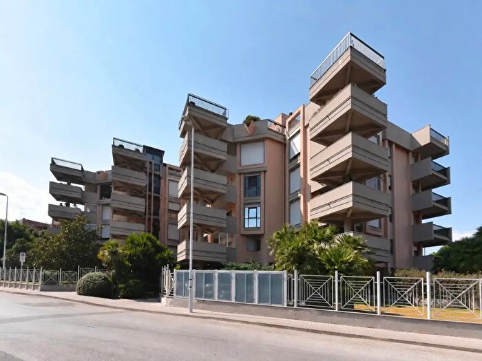 Appartamento con 5 locali in vendita in Via Darwin, Cagliari