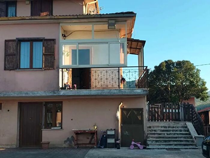 Casa con 6 locali in vendita in Segni