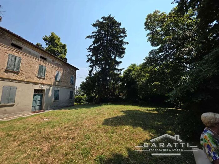 Casa con 7 locali in vendita in Rolo