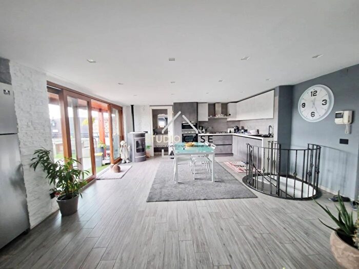 Case in Vendita e in Affitto - 2