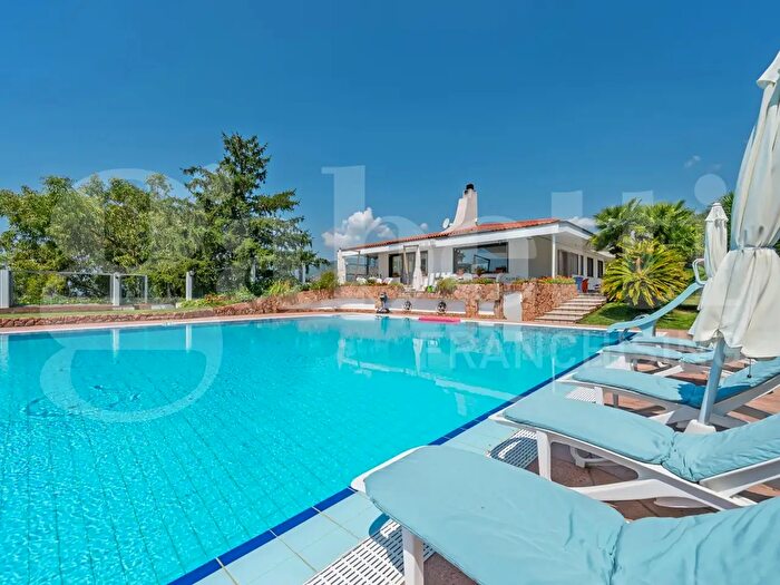 Casa con 20 locali in vendita in Strada Collette Beulle, Sanremo