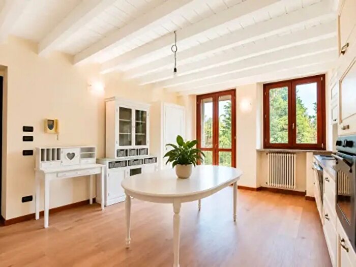 Appartamento trilocale in vendita in Via Giuseppe Mazzini, Lesmo