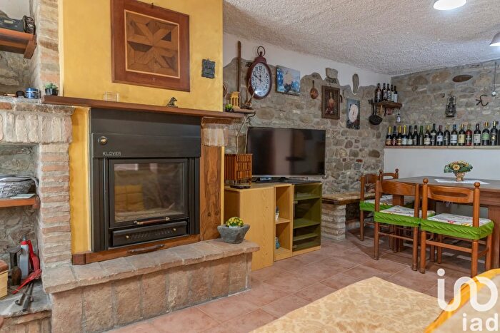 Casa con 5 locali in vendita in Via Valle, Cingoli