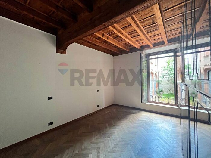 Appartamento con 5 locali in affitto in Via Cisterna Del Follo, Centro Storico, Ferrara