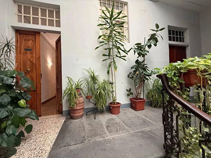 Appartamento con 6 locali in vendita in Via San Iacopino, Firenze