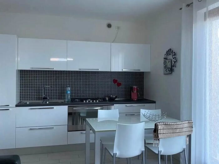 Appartamento bilocale in affitto in Colico