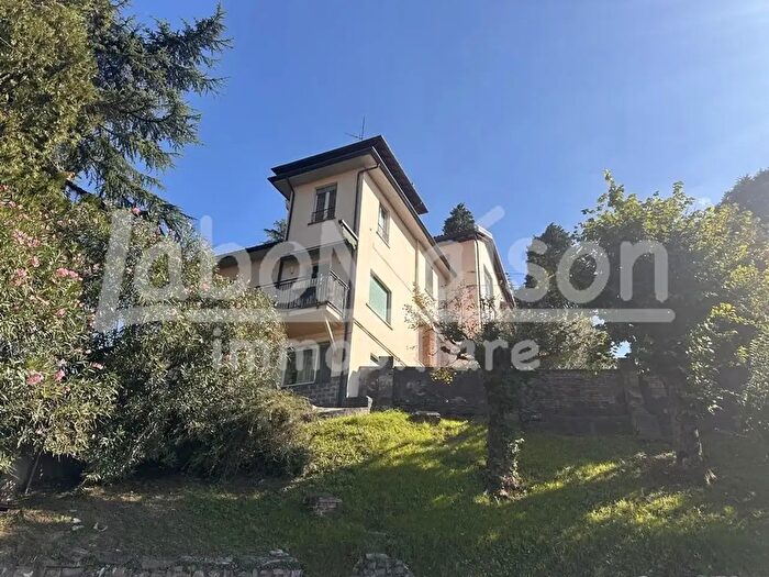 Appartamento bilocale in vendita in Via Mazzini, Biandronno