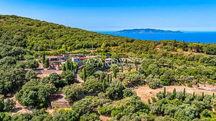 Casa con 11 locali in vendita in Monte Argentario