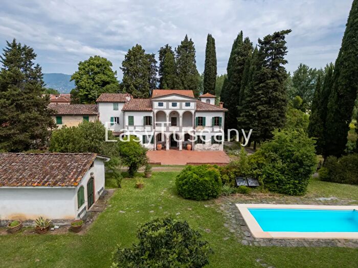 Casa con 16 locali in vendita in Via della Contea, Montecarlo