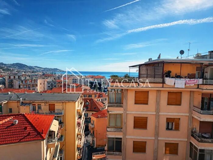 Appartamento trilocale in vendita in Via Romolo Moreno, Sanremo