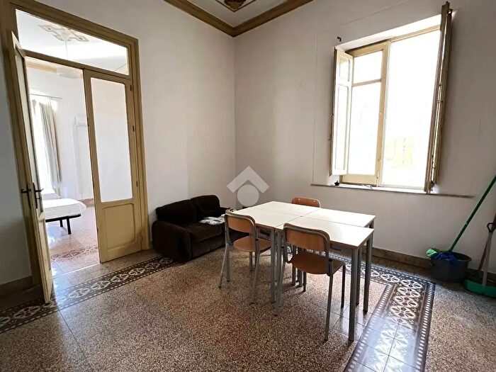 Appartamento trilocale in affitto in Appartamento Corso Camillo Finocchiaro Aprile, Palermo