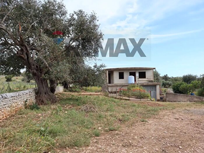 Casa con 10 locali in vendita in Cda Zinnafondo, Ragusa