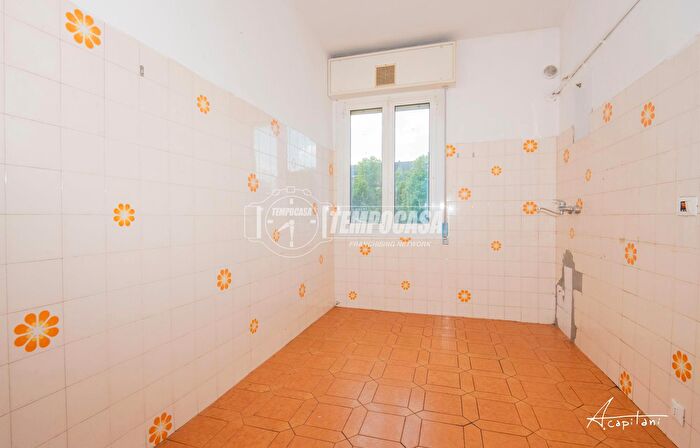 Appartamento trilocale in vendita in Via Corelli, Modena