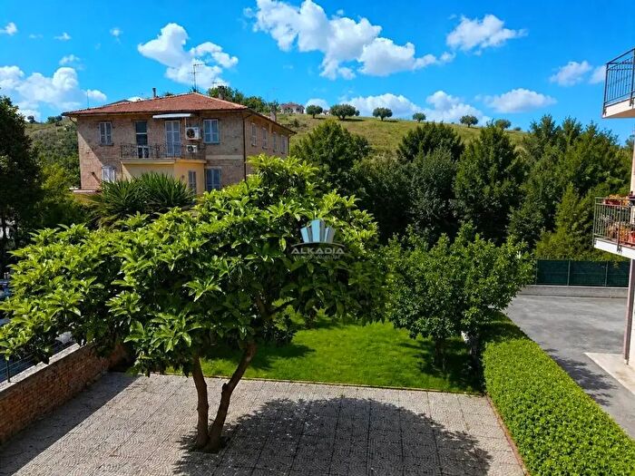 Casa con 19 locali in vendita in Porto San Giorgio