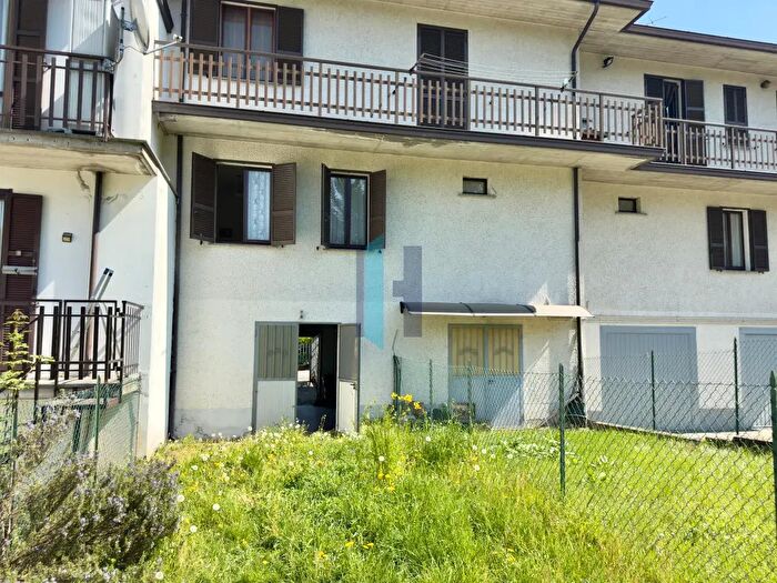 Appartamento trilocale in vendita in Via Tre Martiri, Gropparello