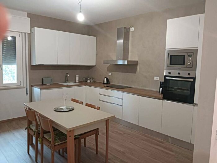 Appartamento quadrilocale in affitto in Strada dei Colli snc, Centro, Monzambano