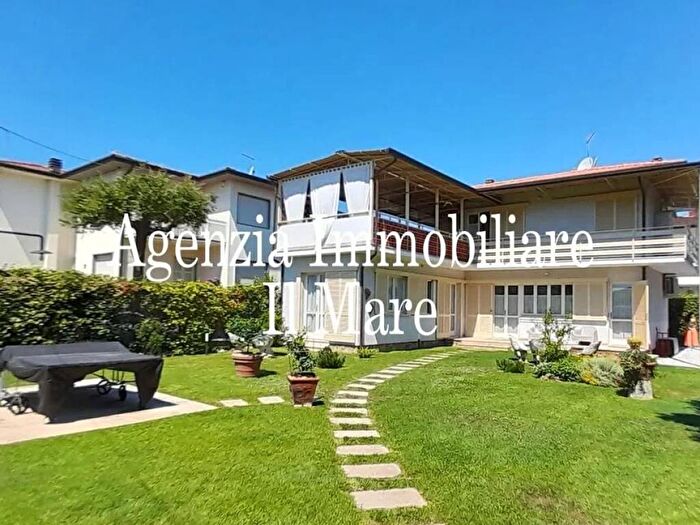 Casa con 6 locali in affitto in Via Concordia No Number, Pietrasanta